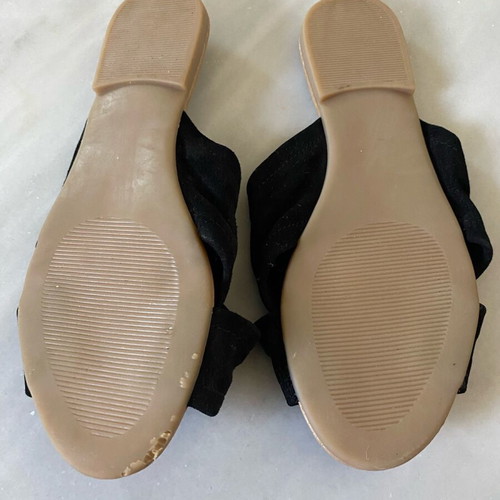 Slippers with wide black straps New Look size 37