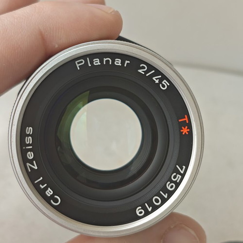 Carl Zeiss Planar 45mm lens for Contax G like new