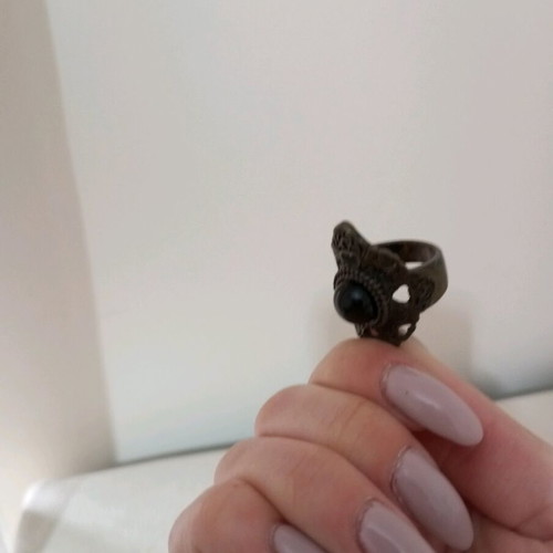 Ring black used with impressive stone