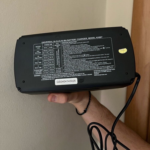 Small Battery Charger like new