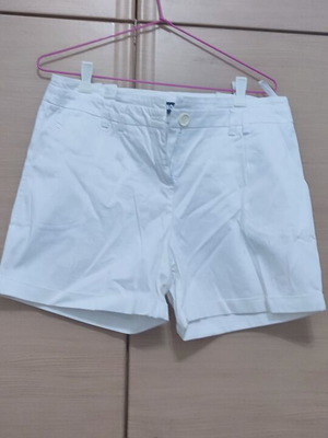 Paranoia shorts medium, like new, white with cuffs