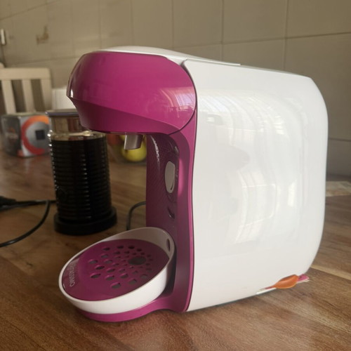 Bosch Tassimo Coffee Maker like new with capsules