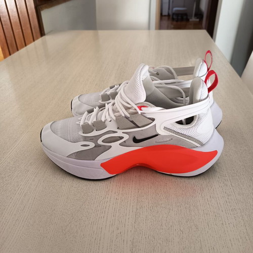 Nike SIGNAL Size 41 Like New