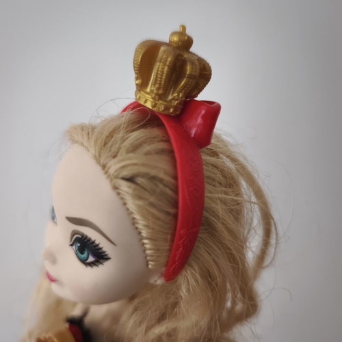 Ever After High Apple White doll used, original accessories