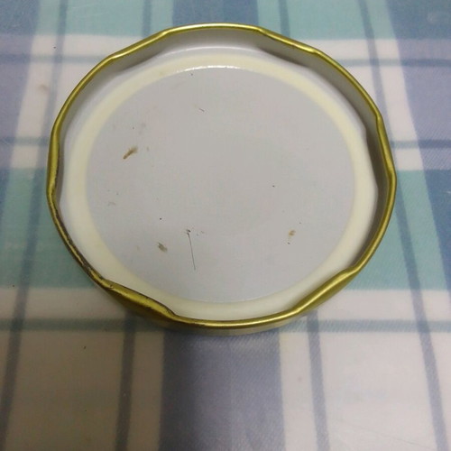 Jar lids pack of 25 for 1 kilo jars, like new, gold red white black