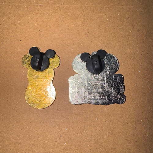 Disney Christmas pins 2 pcs like new
