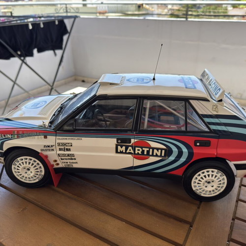 Lancia Delta Integrale 1/8 scale model new with 100 issues