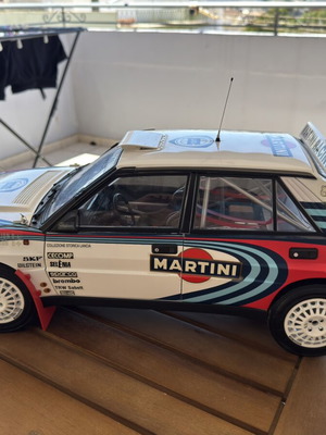 Lancia Delta Integrale 1/8 scale model new with 100 issues