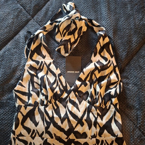 Dress long with back slit and open back, new