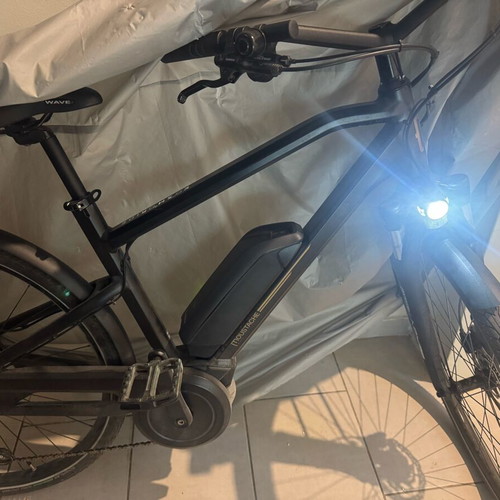Moustache Samedi 28.1 electric bike like new, Bosch motor, aluminum frame