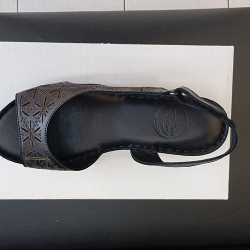 Leather platform sandals size 40, new, black