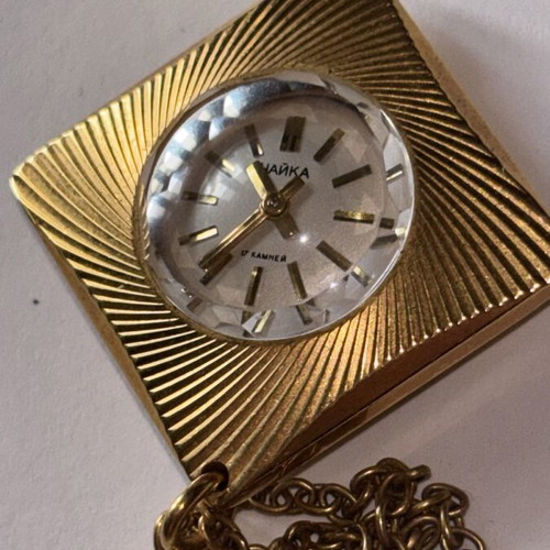 Chaika 1970 mechanical women's watch with chain and diamond-cut crystal