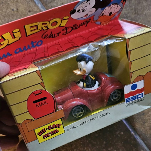 Die-cast Disney Donald Duck car new