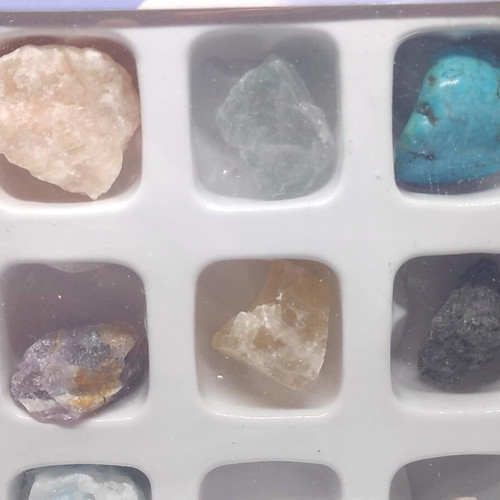 Natural minerals collection with 20 pieces like new