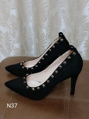 Γόβες μεταχειρισμένες μαύρες, μέγεθος 37, άριστη κατάσταση