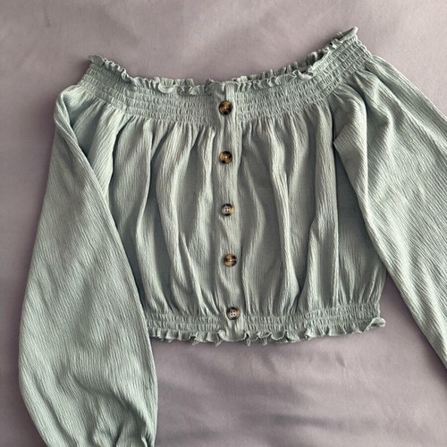 H&M crop top like new, green, off-shoulder with unique sleeves