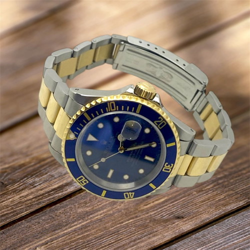 Rolex Submariner 3135 used with box and papers, like new condition
