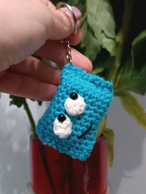 Knitted face keychain new turquoise