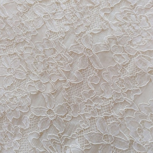 Elastic Chantilly lace new, cream with intricate flowers 5.15m