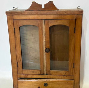 Vintage ξύλινο εικονοστάσι κρεμαστό με τζάμι 58x46x25.