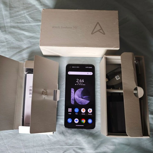 Asus Zenfone 10 smartphone 16GB RAM 512GB storage, black