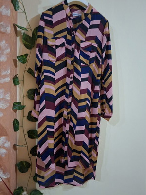 Morena Spain long shirt dress with geometric pattern size S like new