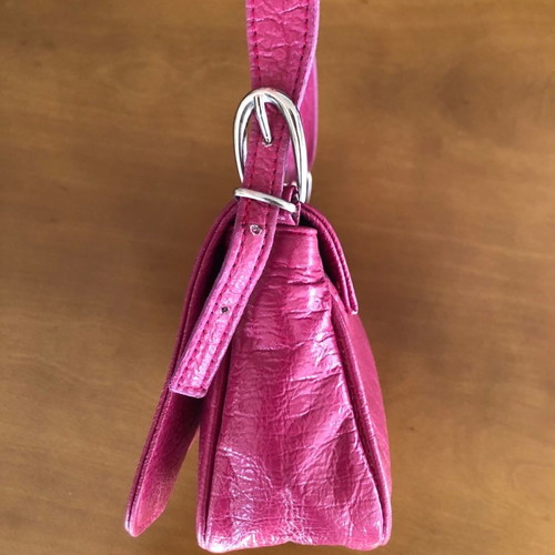 Fuchsia leather shoulder bag