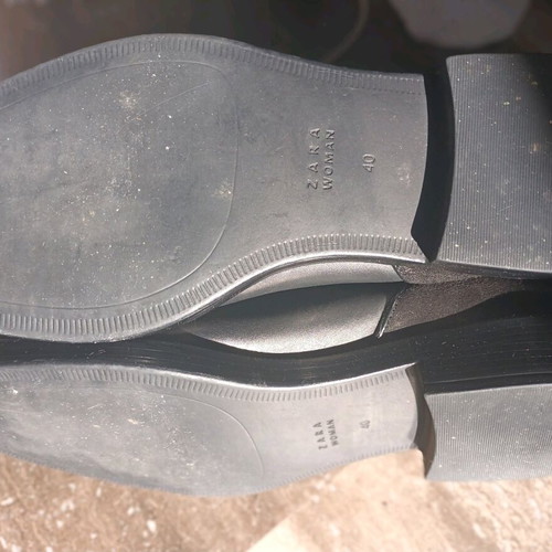 Black Zara ankle boots like new, low