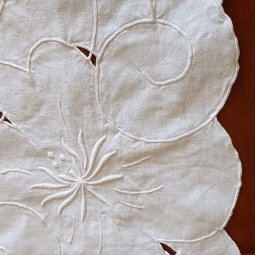Vintage tablecloth 80x78 cm with Richelieu cutwork and floral relief embroidery
