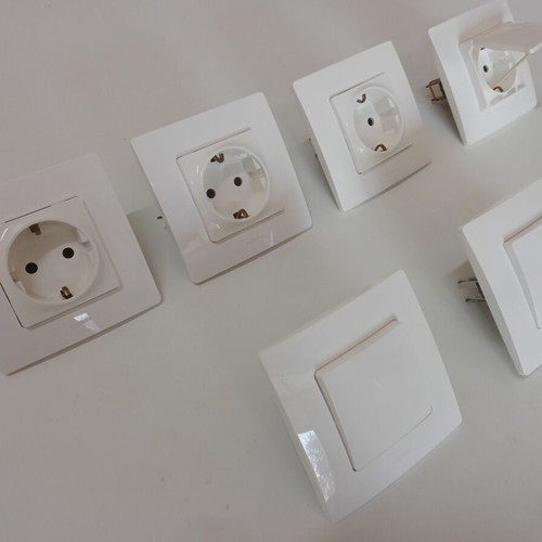 Legrand sockets and switches set like new, 4 sockets + 2 switches