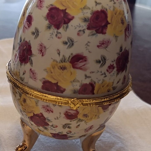 Porcelain Limoges Egg Jewelry Box like new, Fabergé style
