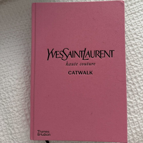 Catwalk The Complete Fashion Collections books like new, English