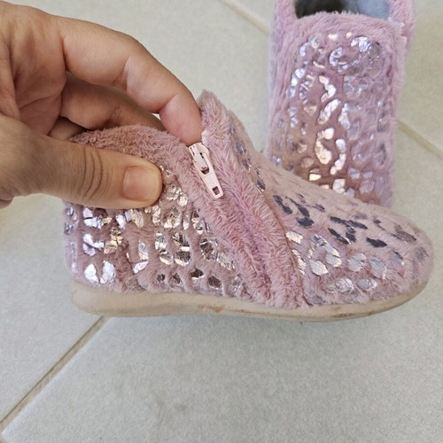 Adam's Shoes children's slippers used, size 24, warm with lining