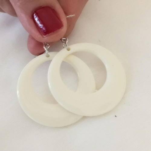 Round geometric white earrings new, acrylic resin
