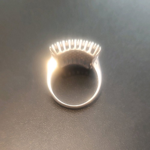 White gold ring 14 carat with zircon, size 17, like new