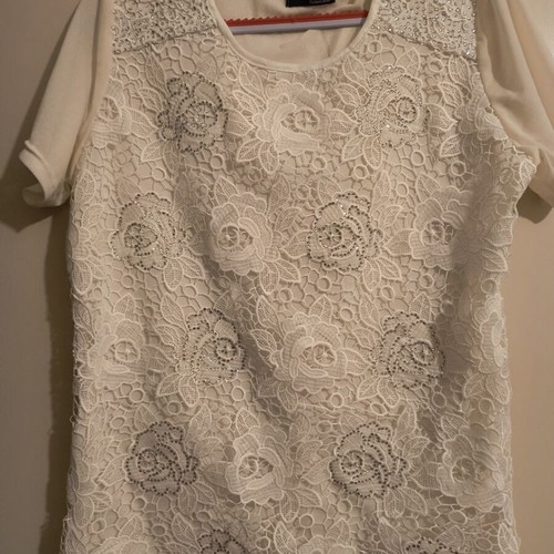 White beautiful blouse like new, size L