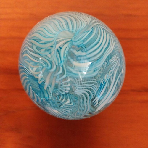 Murano glass paperweight egg Filigrana Italy like new