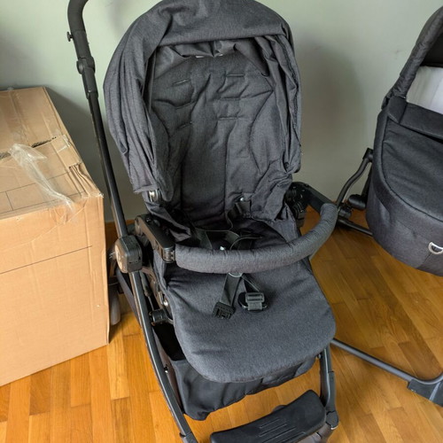 Peg Perego Futura Modular 3 in 1 stroller system like new with bassinet stand