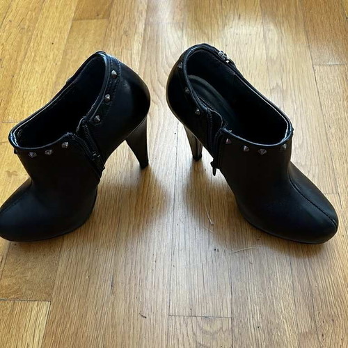Roberto Botella leather ankle boots size 36 like new, black