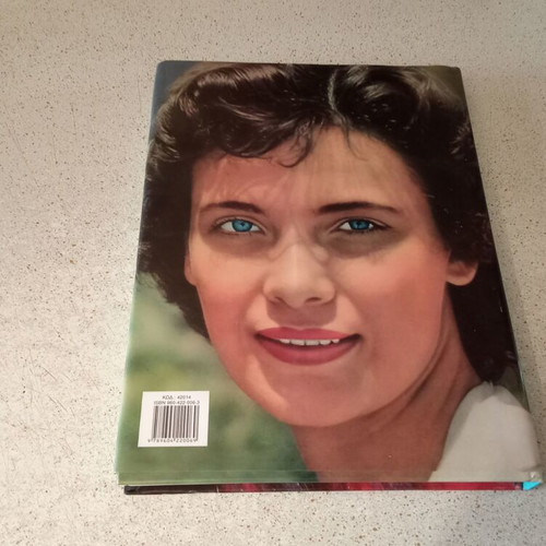 Tzeni Karezi To Aroma Mias Zois album, like new, 270 pages