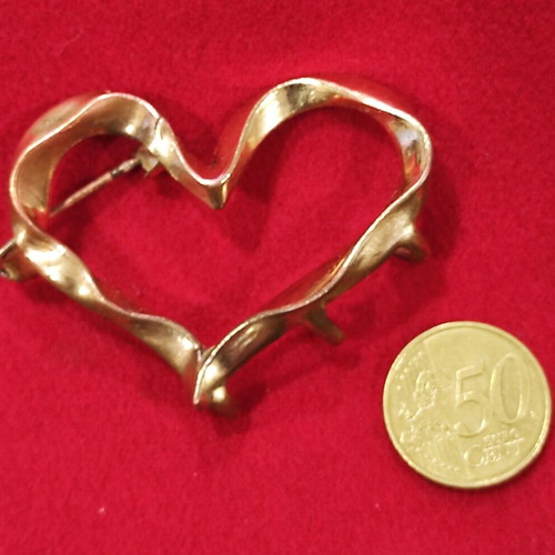 Bronze heart brooch from the 1960s, like new