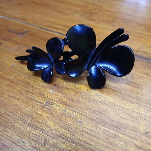 Hair clip plastic black with butterflies used