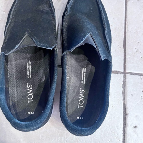 Toms men's black suede shoes like new