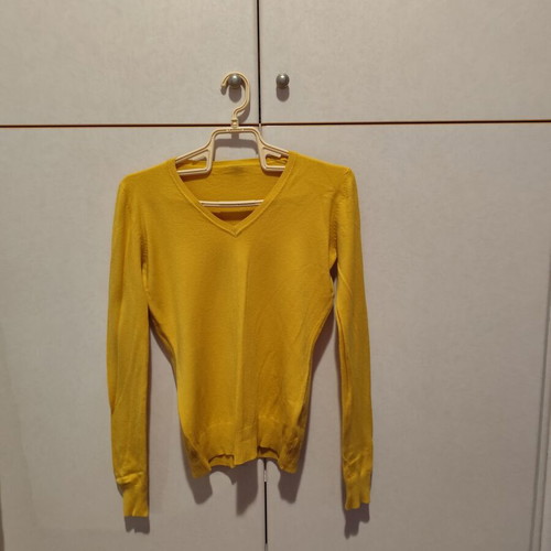 Celestino yellow sweater new, size small