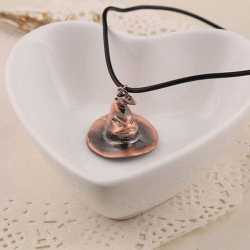 Harry Potter Sorting Hat Necklace like new, vintage bronze finish