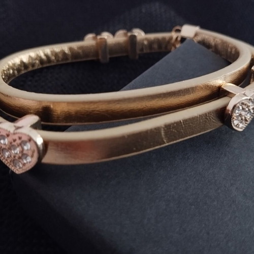 Gold leather bracelet with hearts, new