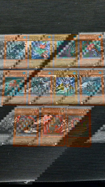 11 Yugioh monster κάρτες + 8 trap κάρτες