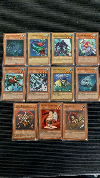 11 Yugioh monster kartes + 8 trap kartes
