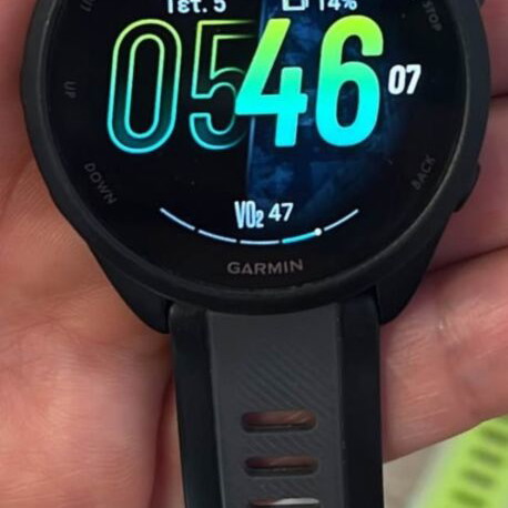 Garmin Forerunner 165 smartwatch like new with extra straps
