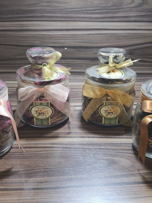 NaturaScent Decorative Potpourri in Glass Jars like new